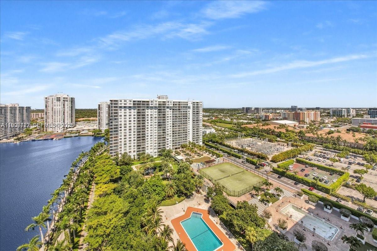 ADMIRALS PORT CONDO WEST - Residential