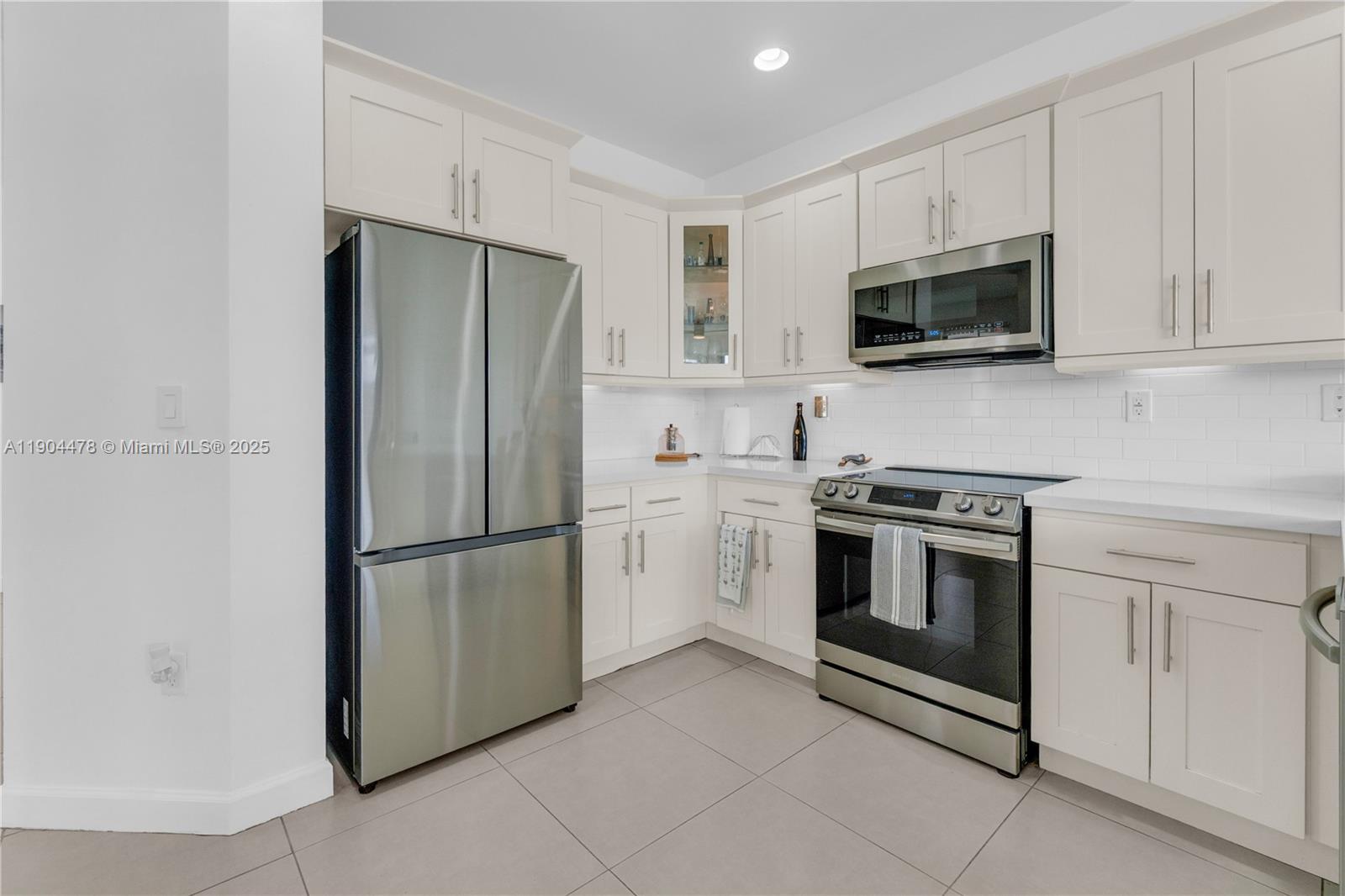 DORAL CAY - Residential