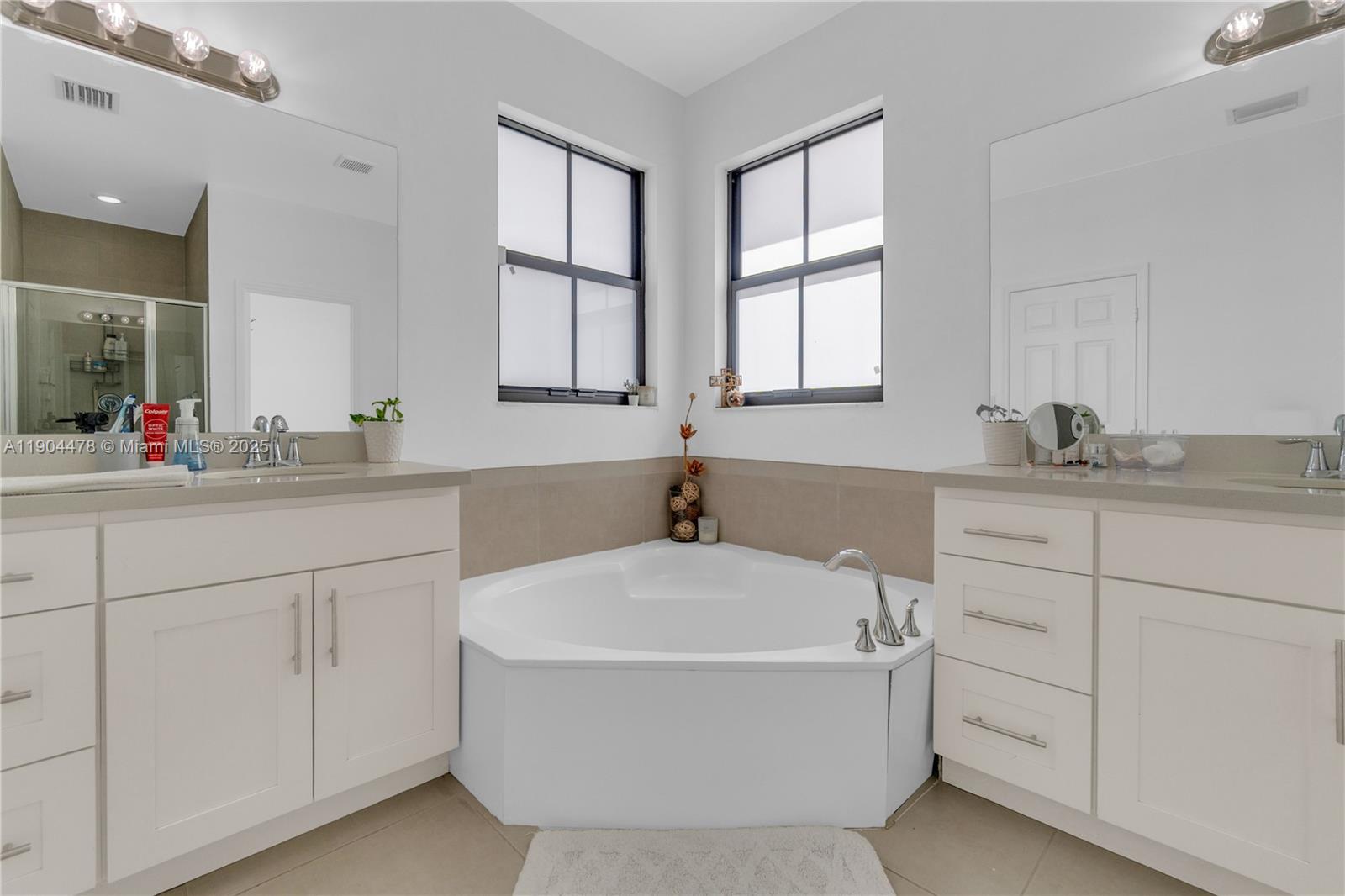 DORAL CAY - Residential