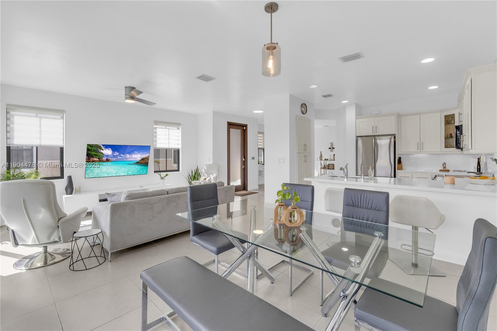 DORAL CAY - Residential