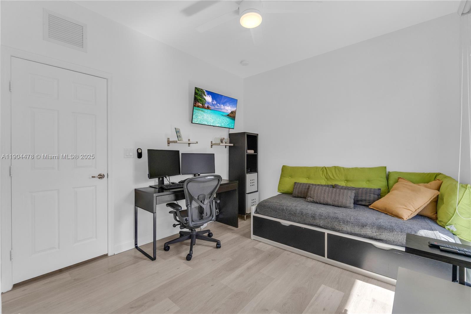 DORAL CAY - Residential