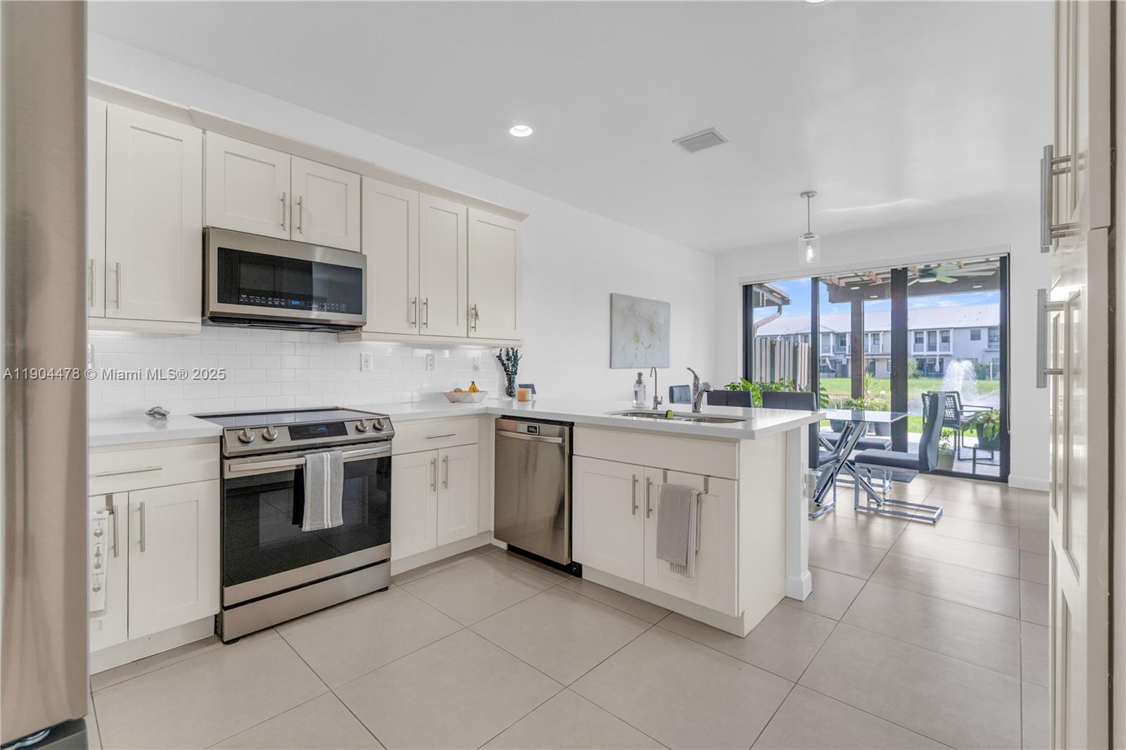 DORAL CAY - Residential