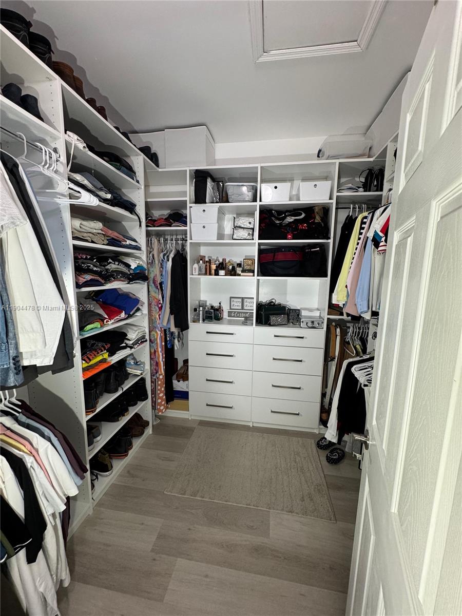 DORAL CAY - Residential