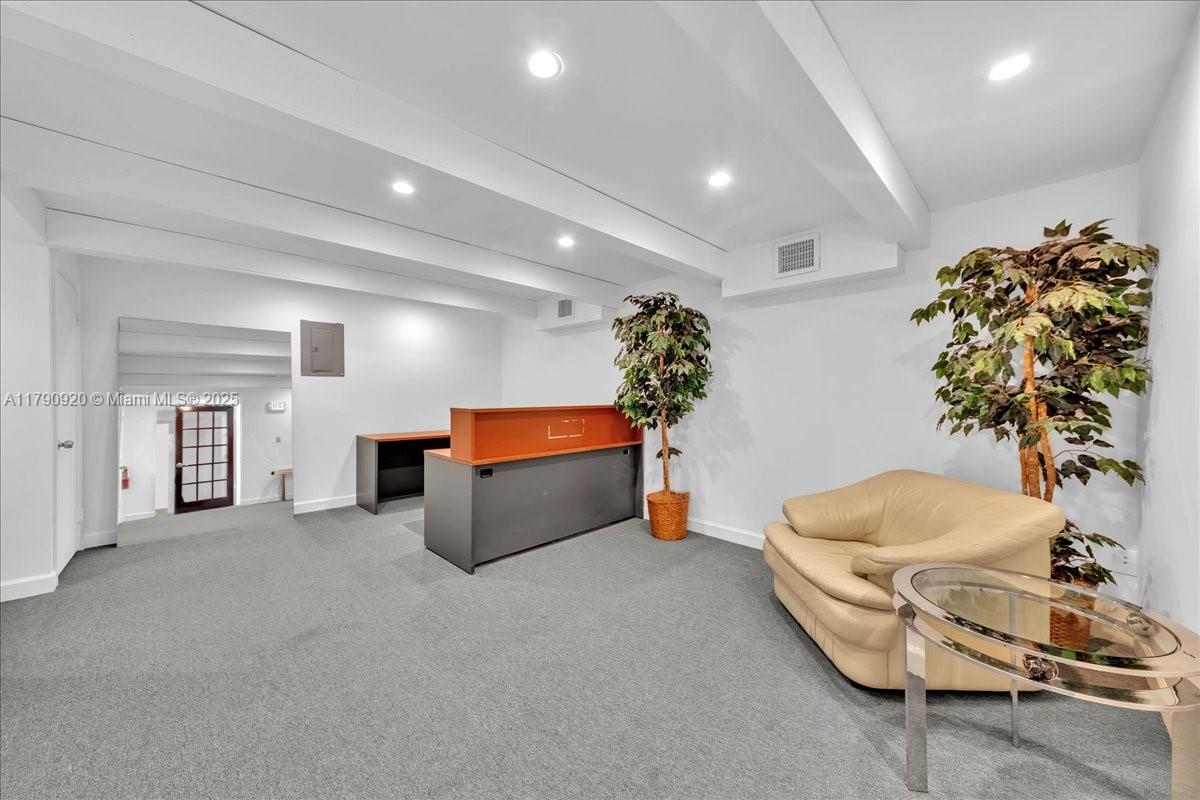 500 NE 25th St 10