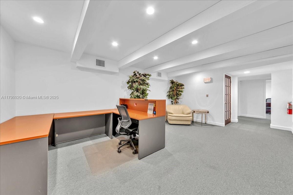 500 NE 25th St 10