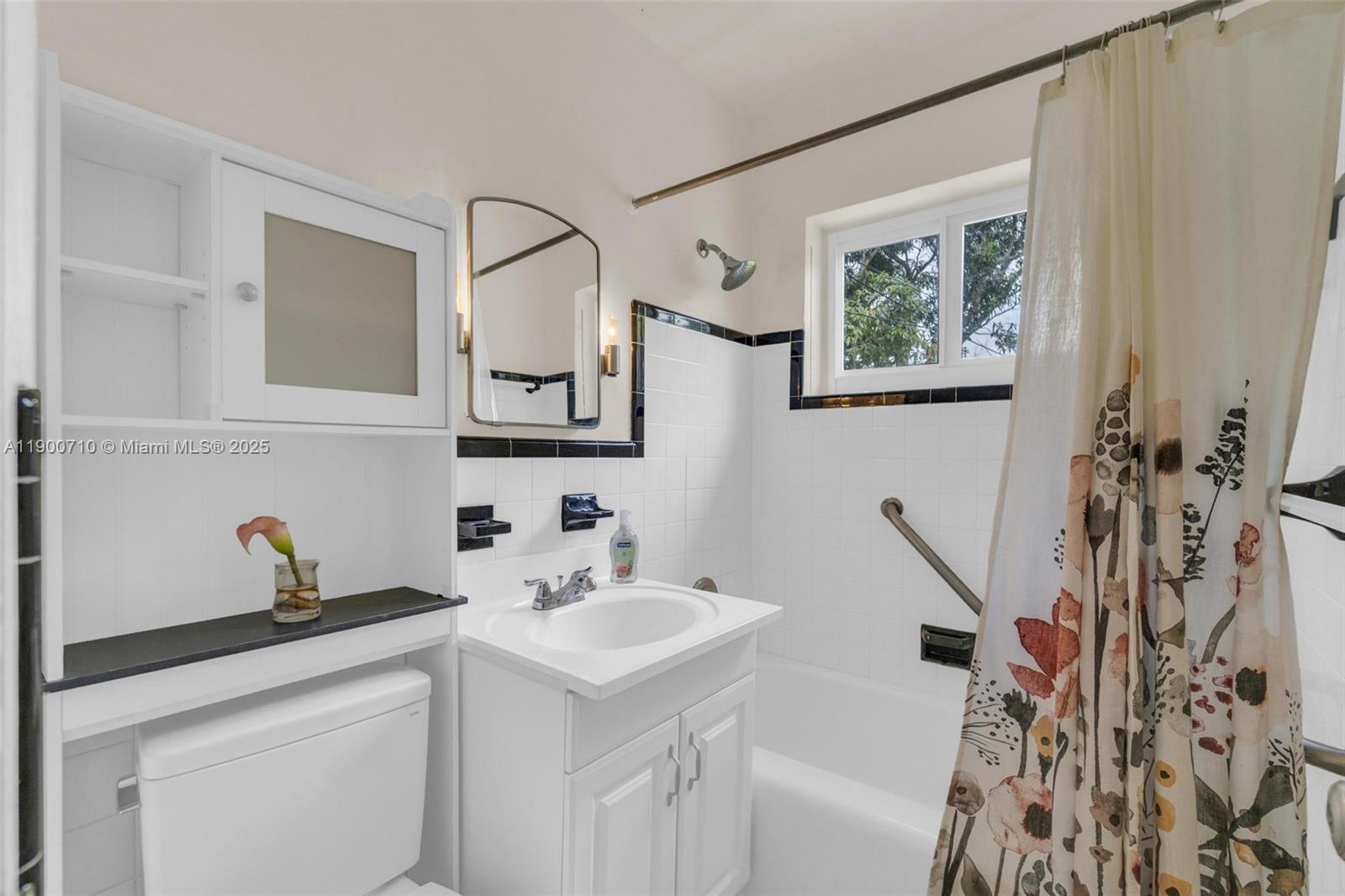 LA PALOMA - Residential Lease