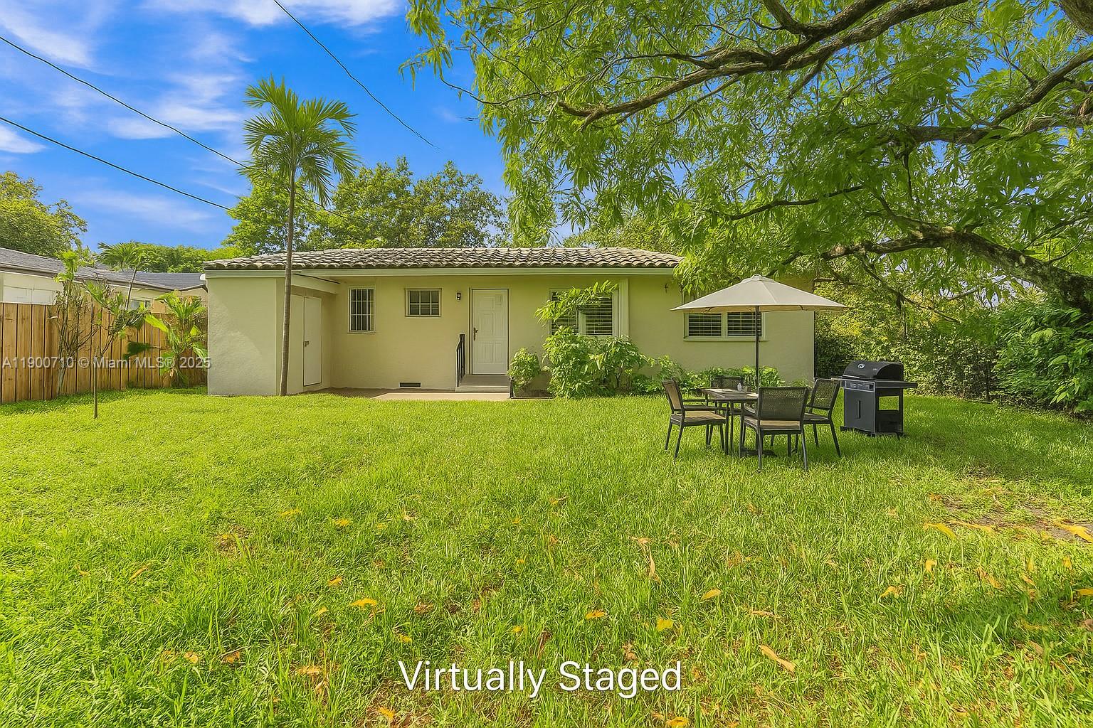 LA PALOMA - Residential Lease