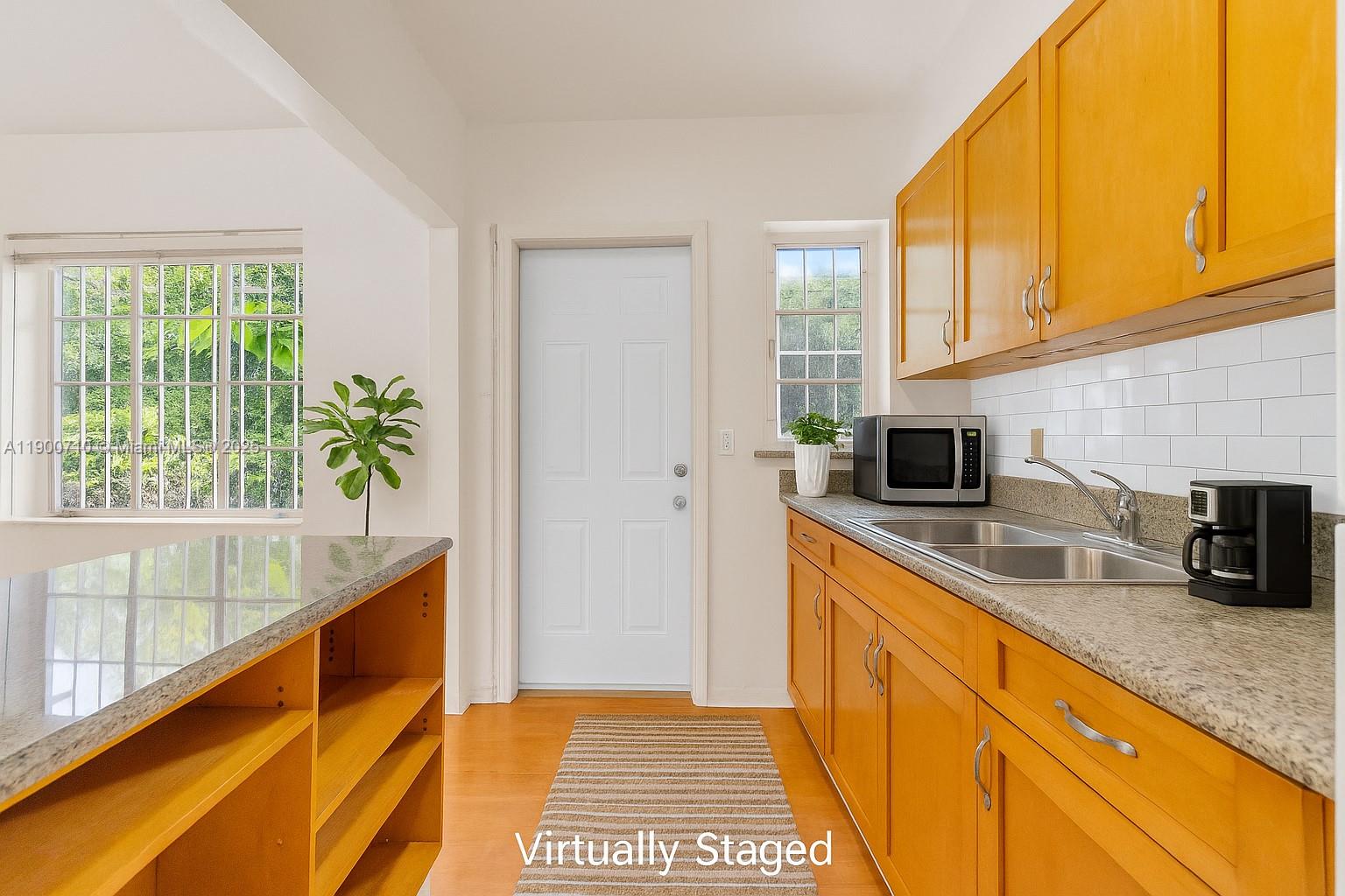 LA PALOMA - Residential Lease