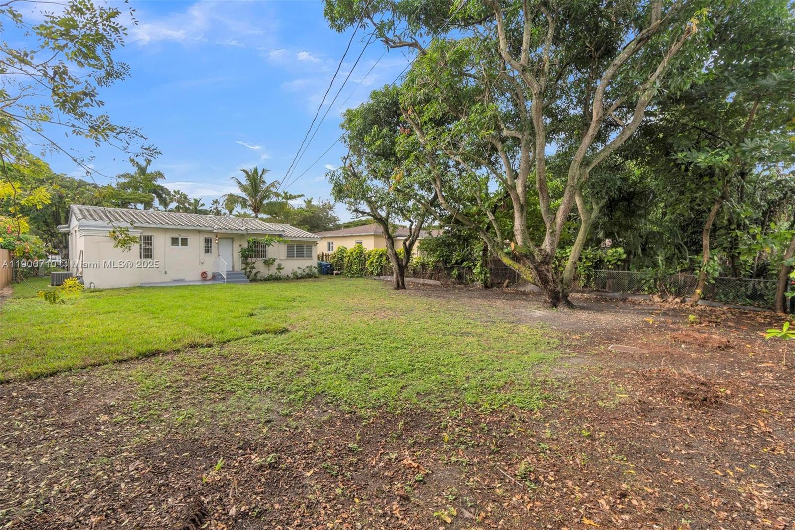 LA PALOMA - Residential Lease