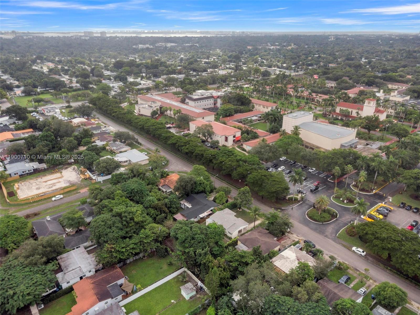 LA PALOMA - Residential Lease