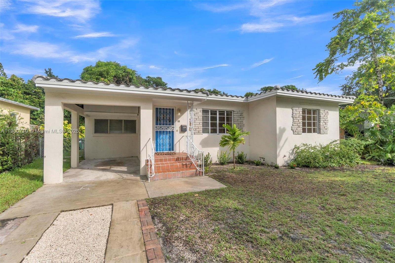 LA PALOMA - Residential Lease