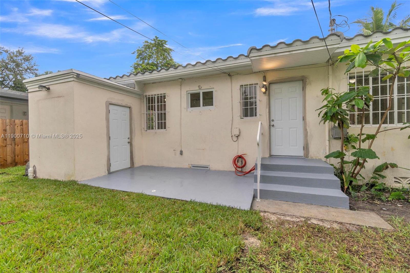 LA PALOMA - Residential Lease