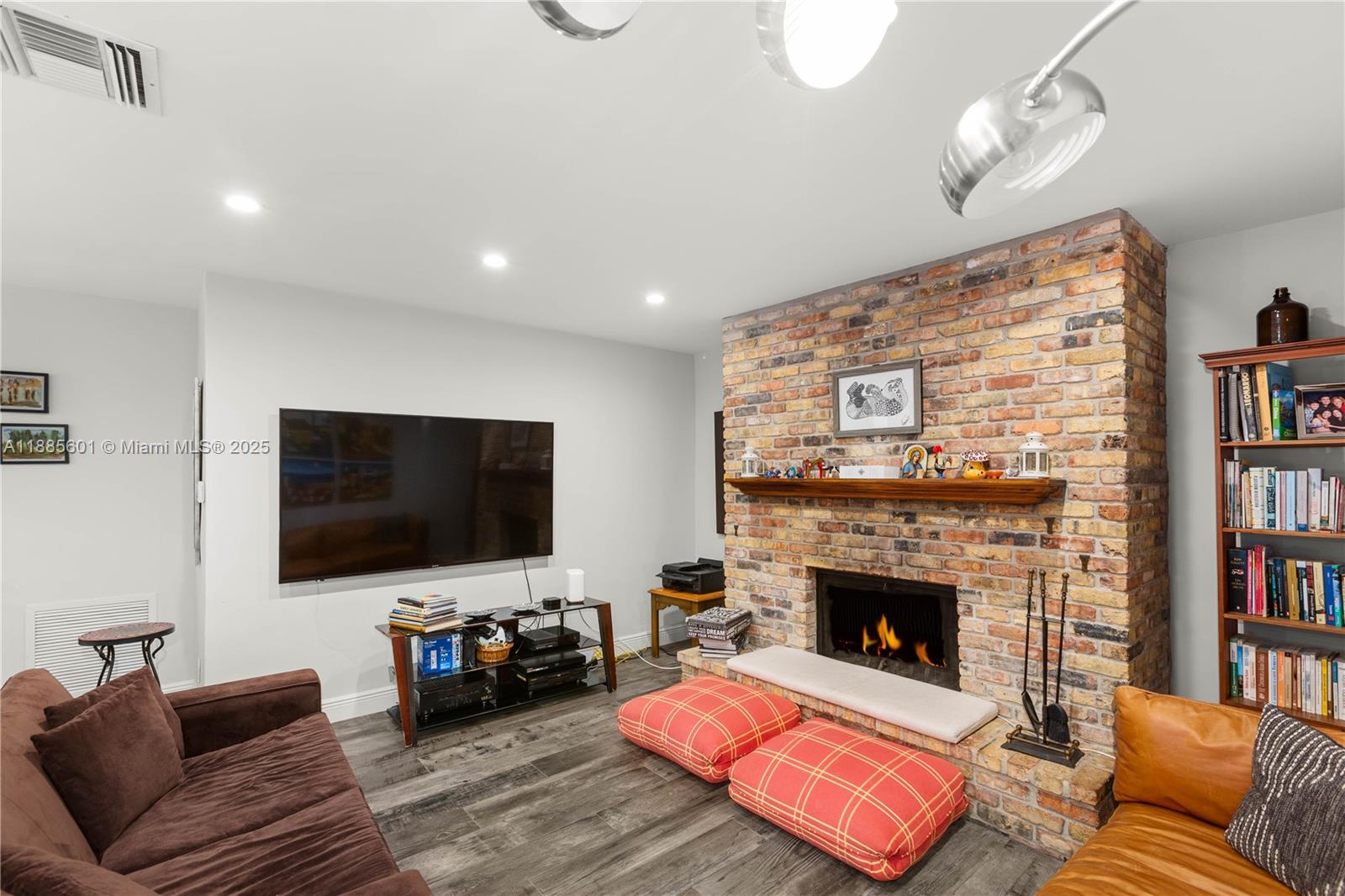 CORAL GABLES RIVIERA SEC - Residential