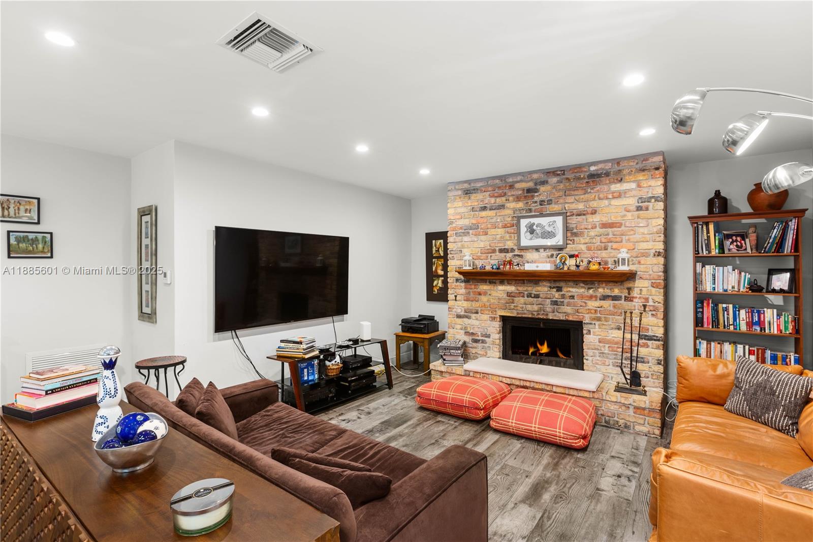 CORAL GABLES RIVIERA SEC - Residential