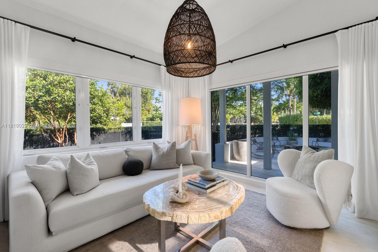 800 E Dilido Dr