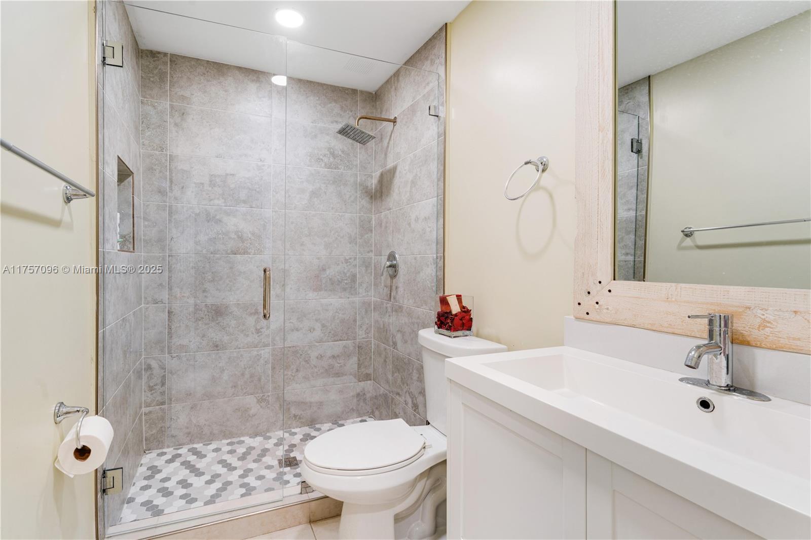 N MIAMI ESTATES - Residential