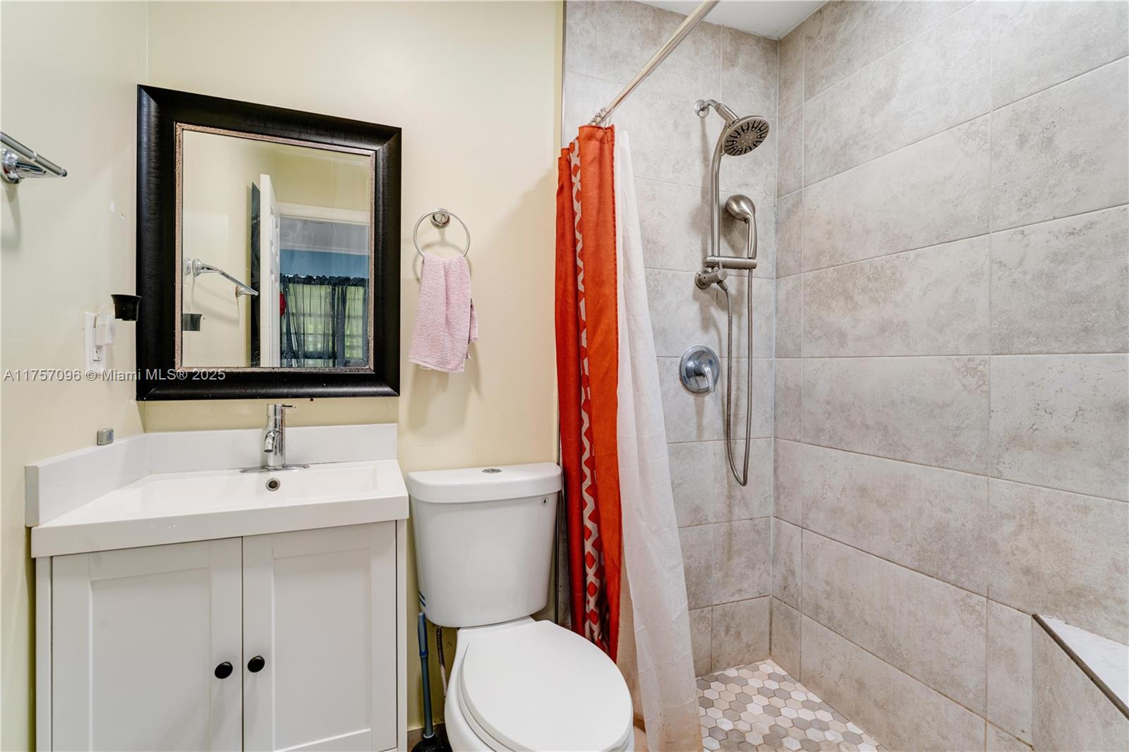 N MIAMI ESTATES - Residential