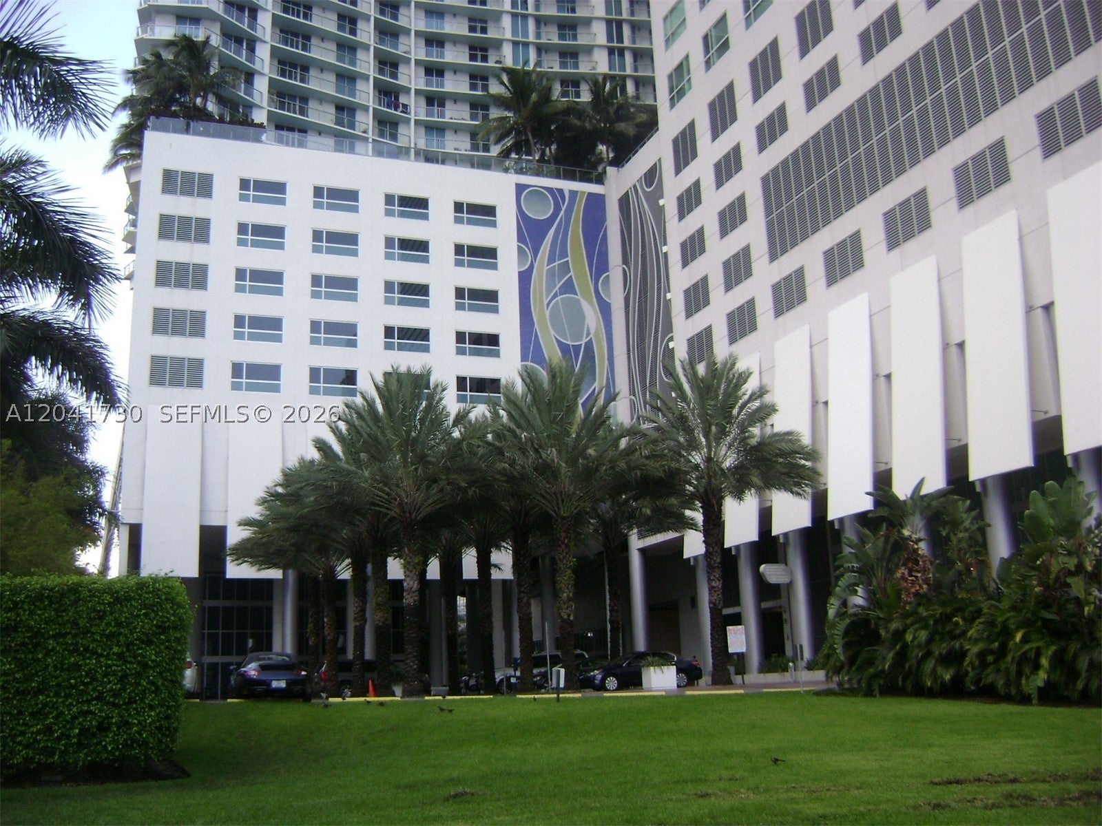 185 SW 7th St 2104