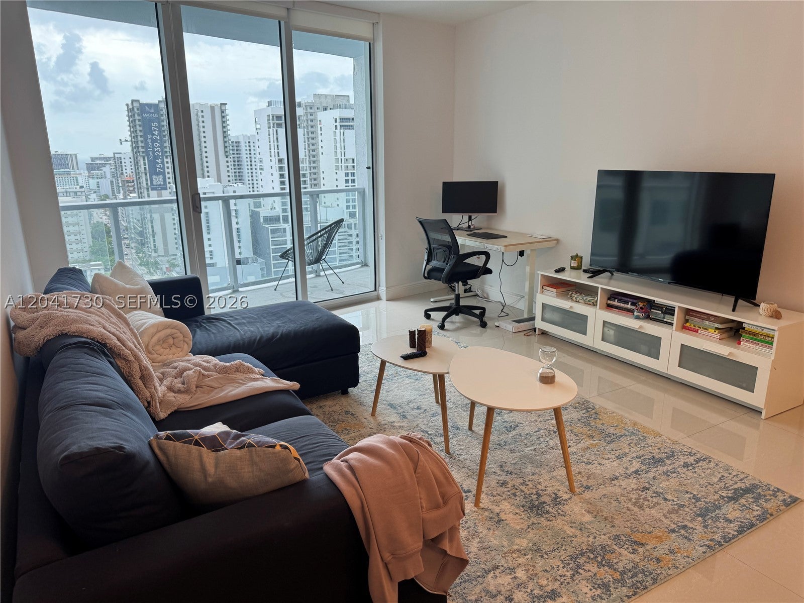 185 SW 7th St 2104