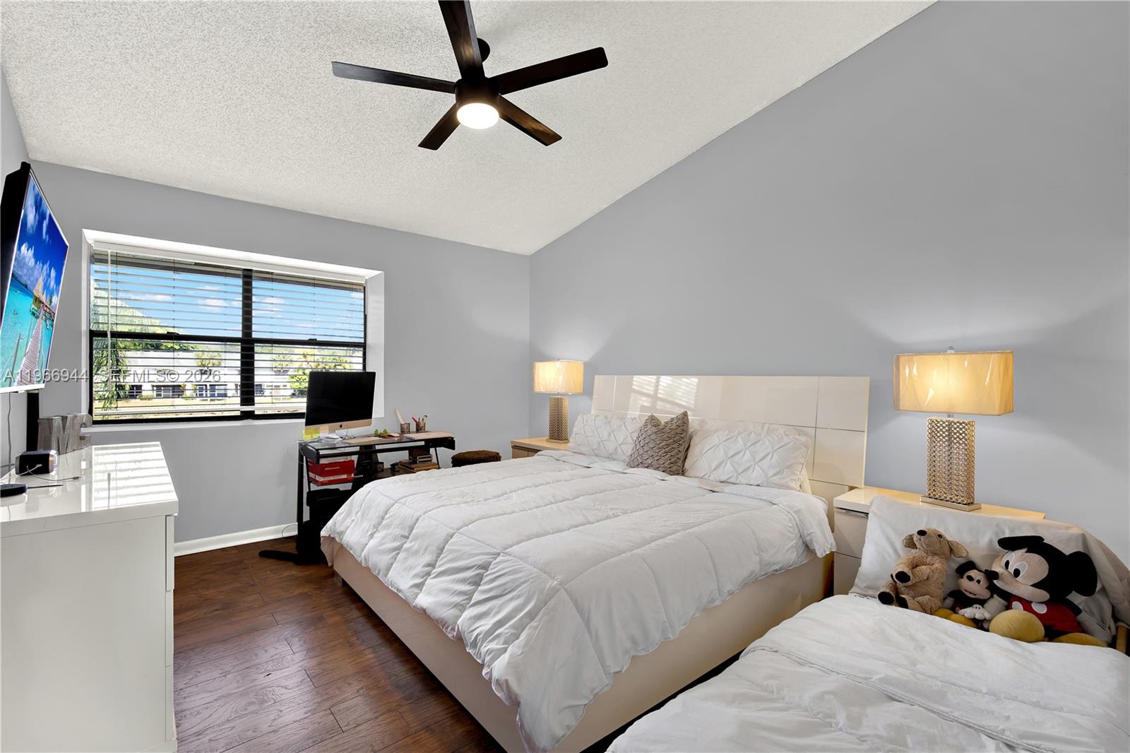 GOLDEN RAINTREE IV-B COND - Residential