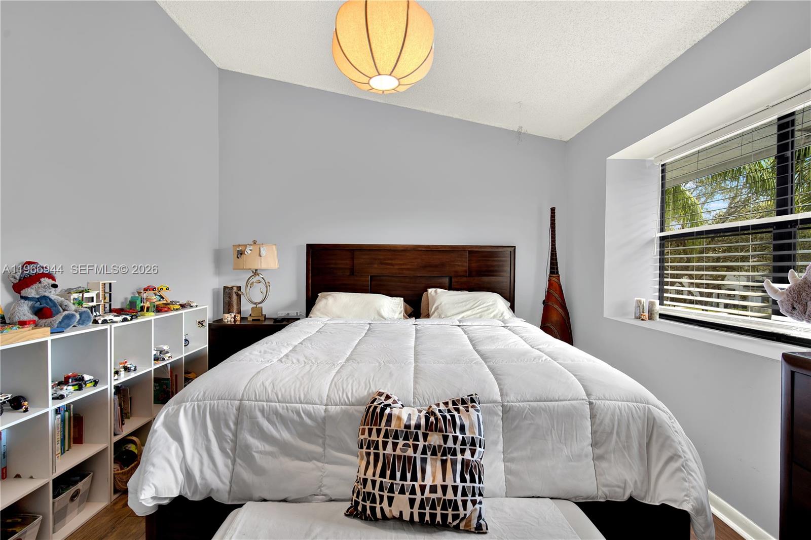 GOLDEN RAINTREE IV-B COND - Residential