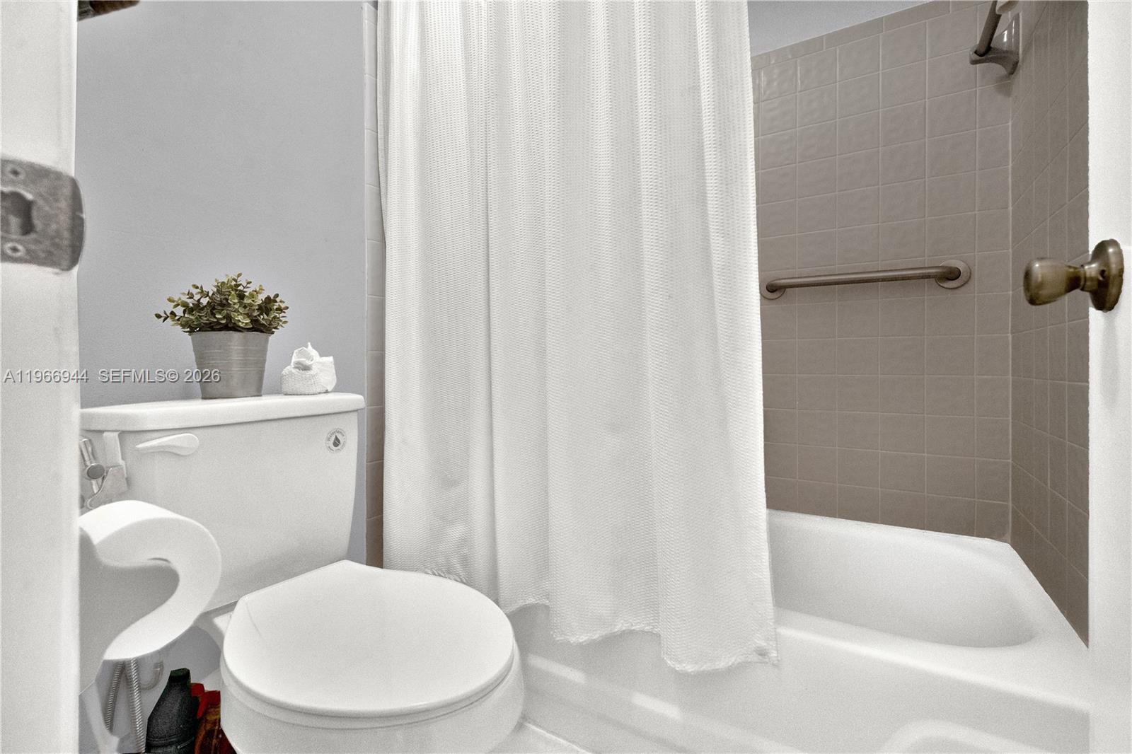 GOLDEN RAINTREE IV-B COND - Residential