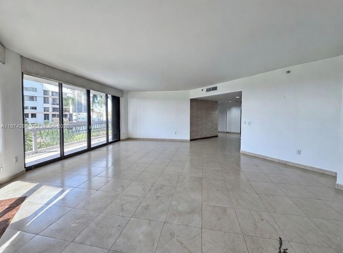 2000 ISL BLVD WILLIAMS IS - Residential