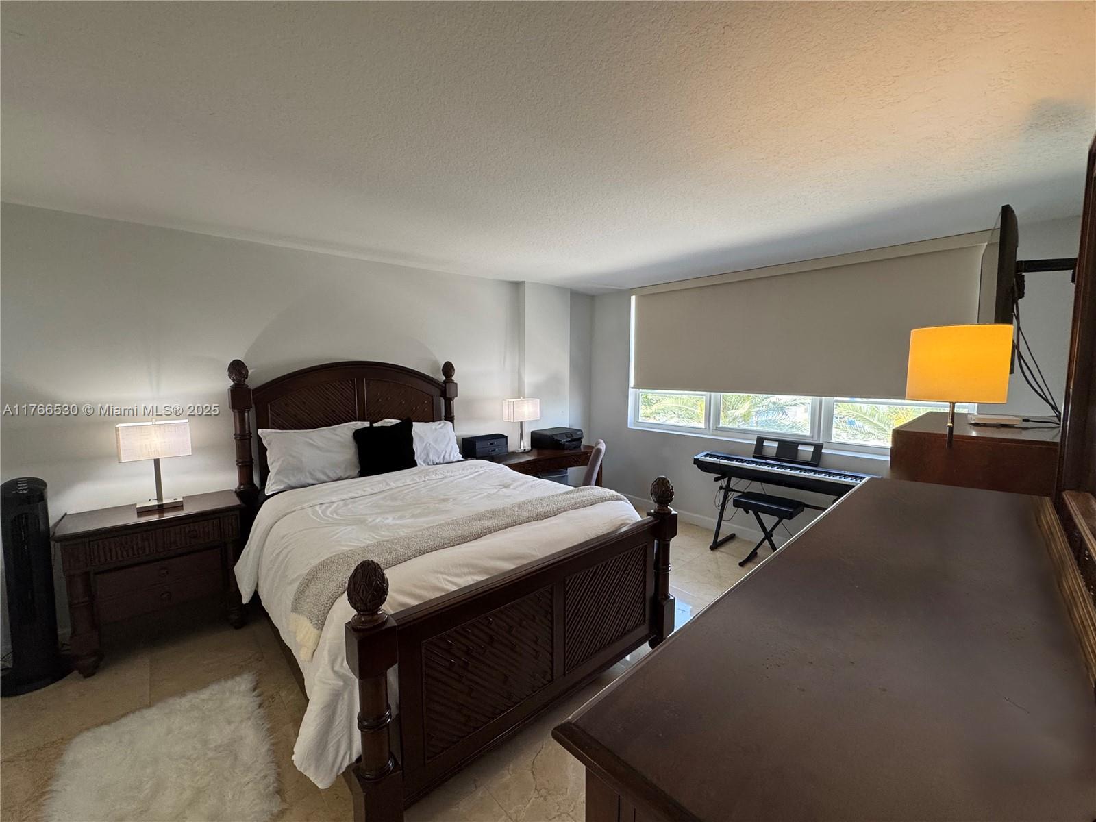 THE COLLINS CONDO - Residential