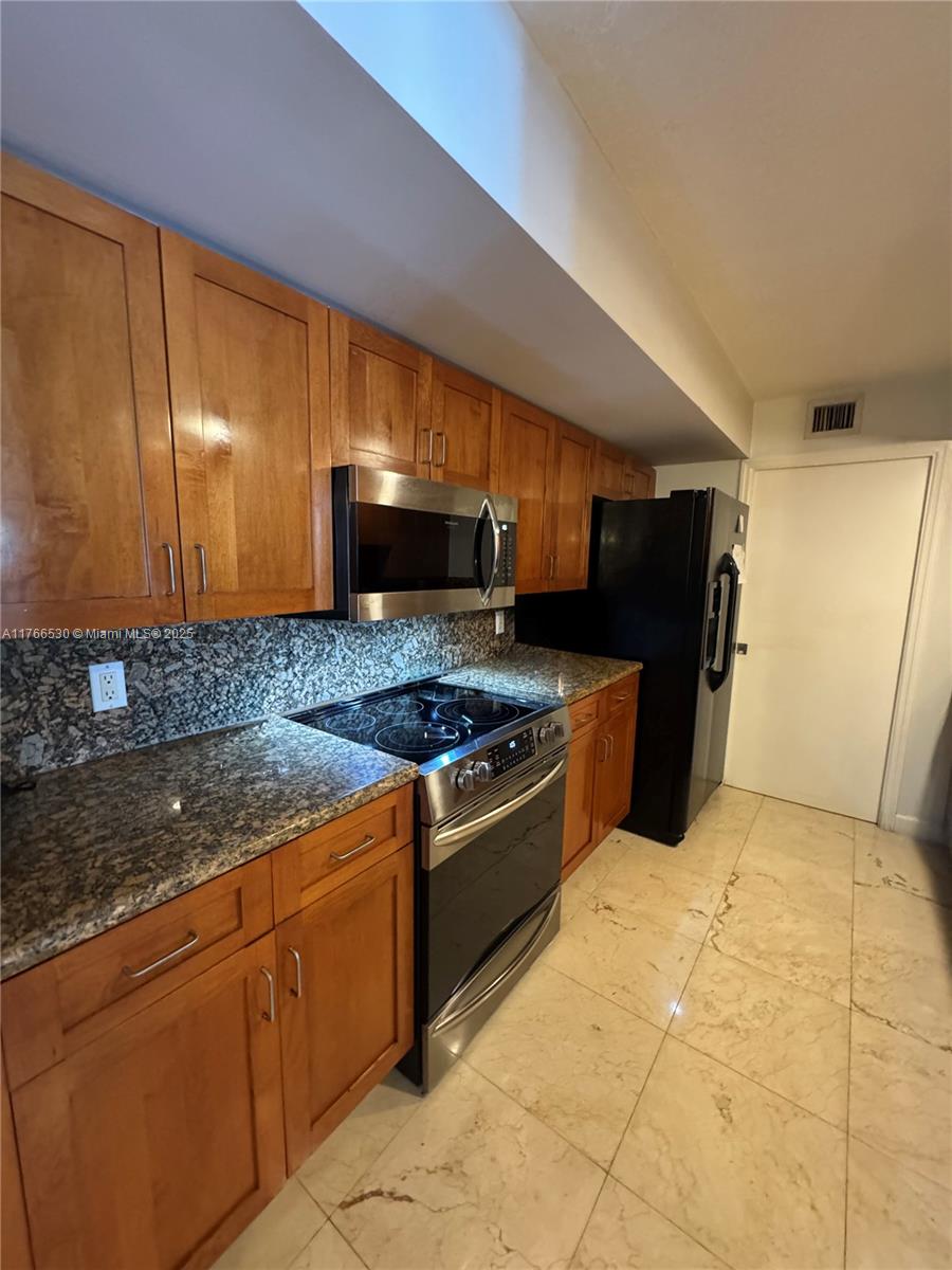 THE COLLINS CONDO - Residential