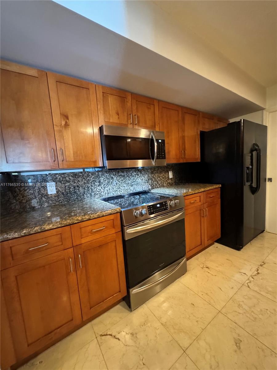 THE COLLINS CONDO - Residential