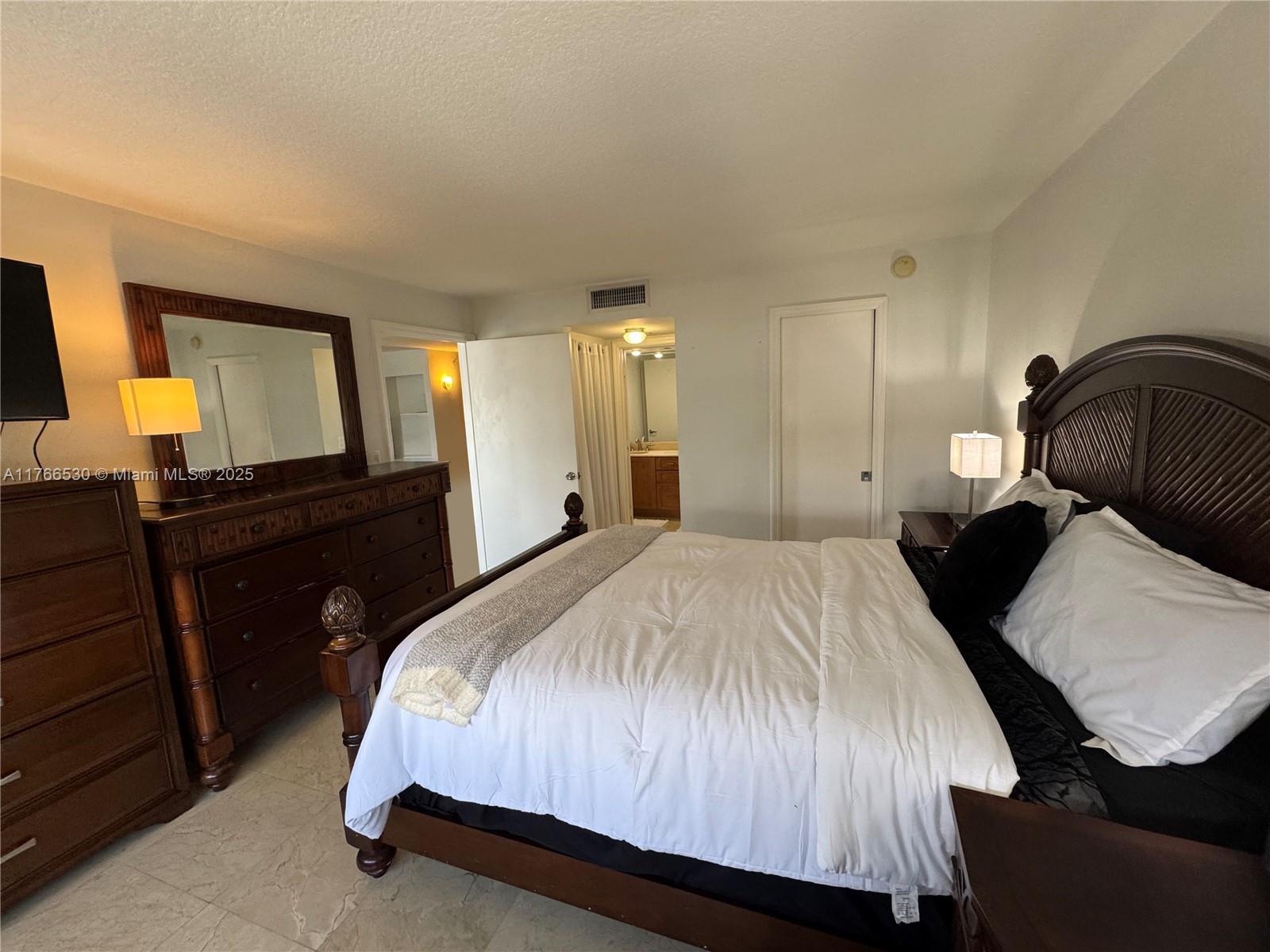 THE COLLINS CONDO - Residential