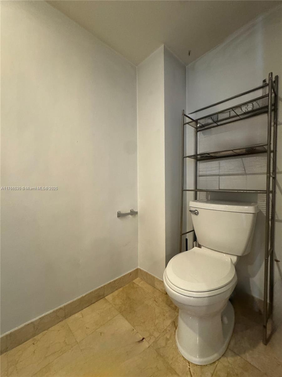 THE COLLINS CONDO - Residential