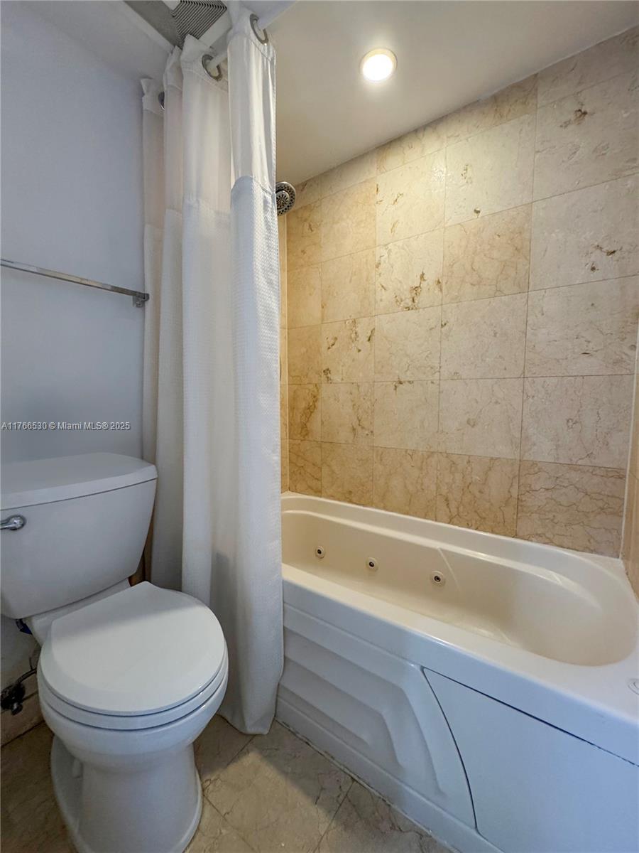 THE COLLINS CONDO - Residential