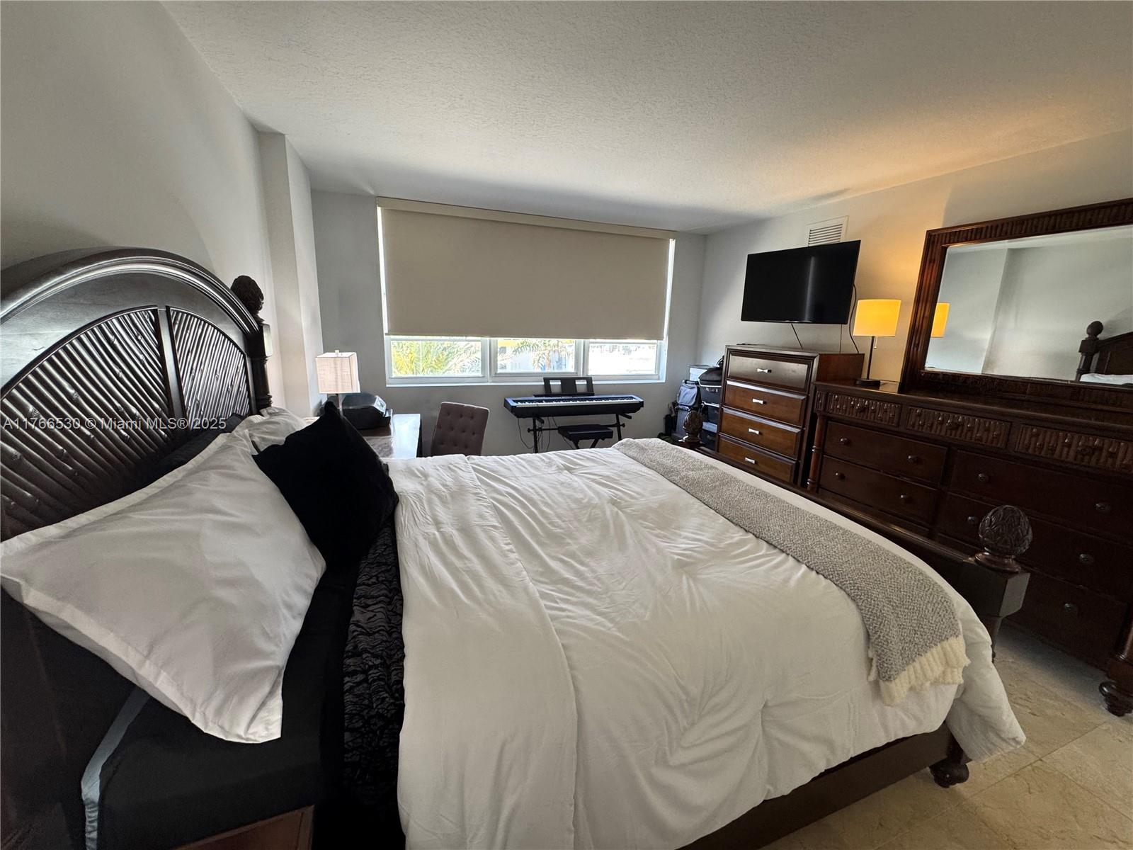 THE COLLINS CONDO - Residential