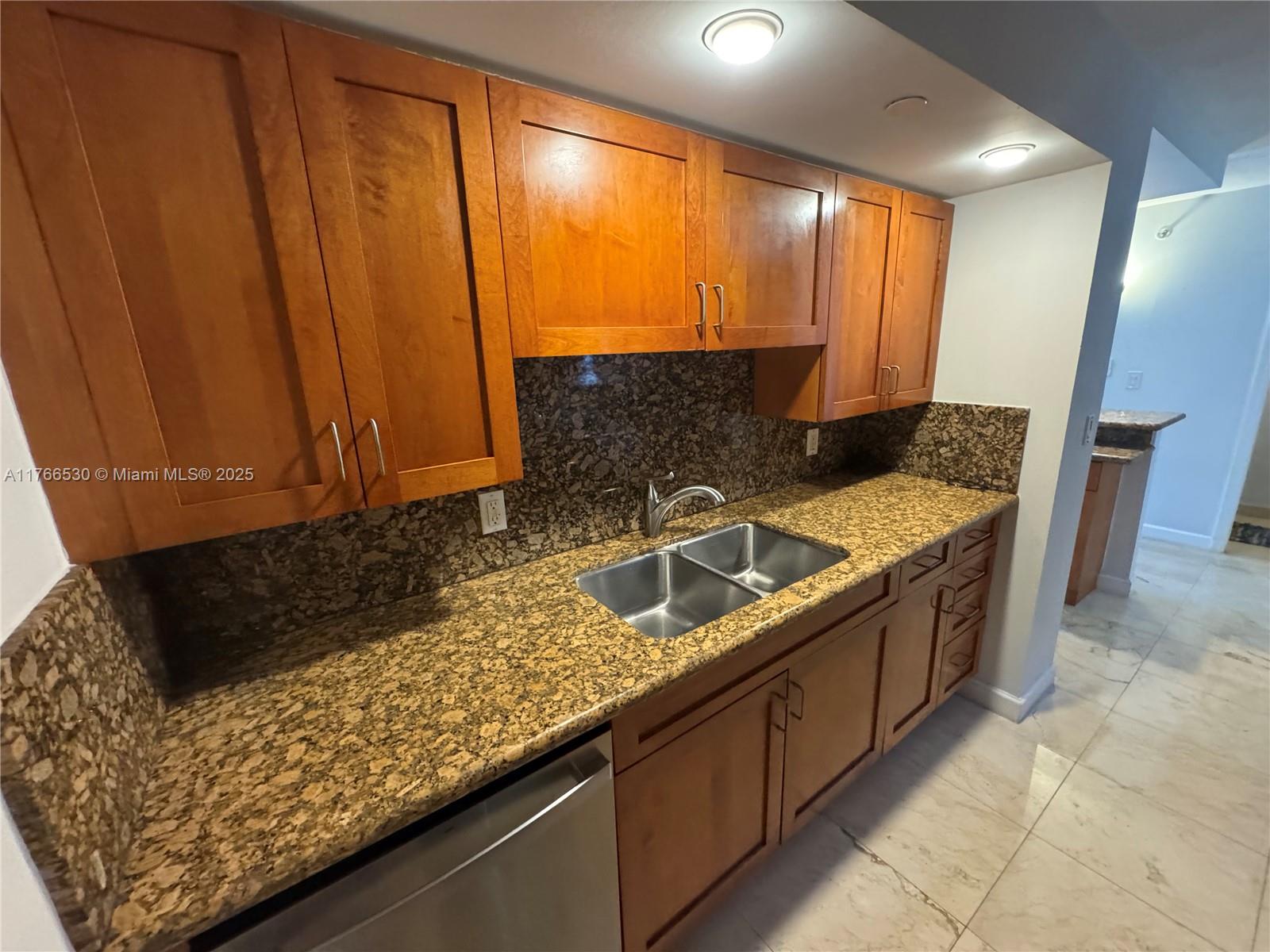 THE COLLINS CONDO - Residential
