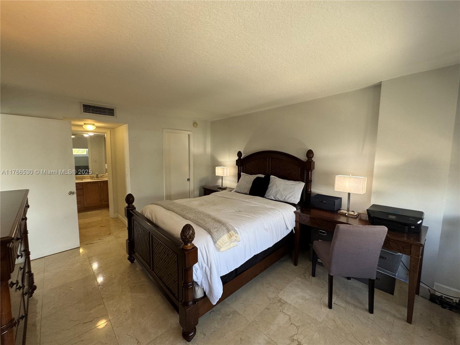 THE COLLINS CONDO - Residential