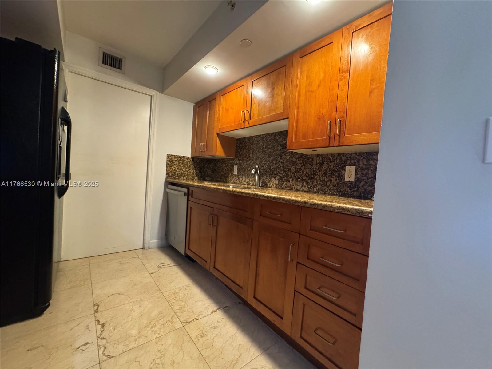 THE COLLINS CONDO - Residential