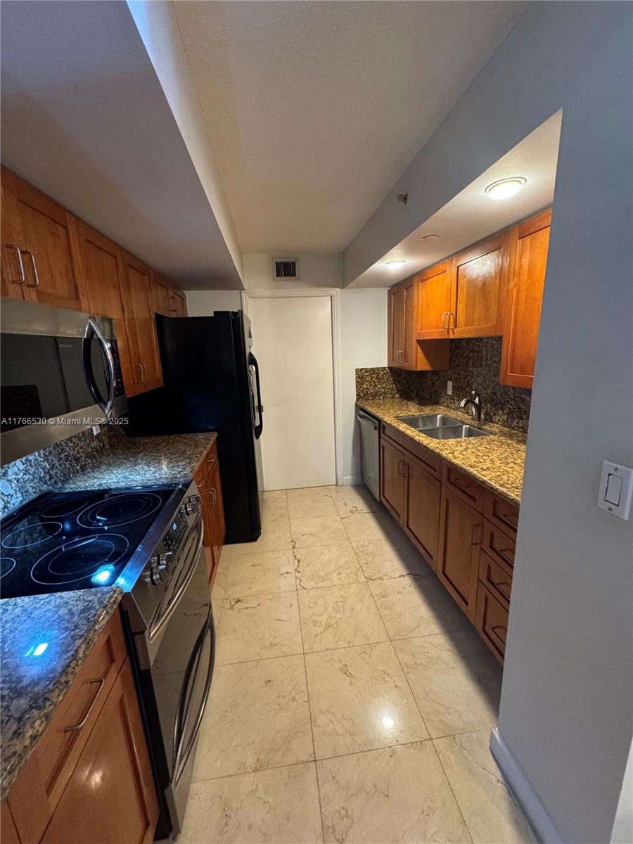 THE COLLINS CONDO - Residential