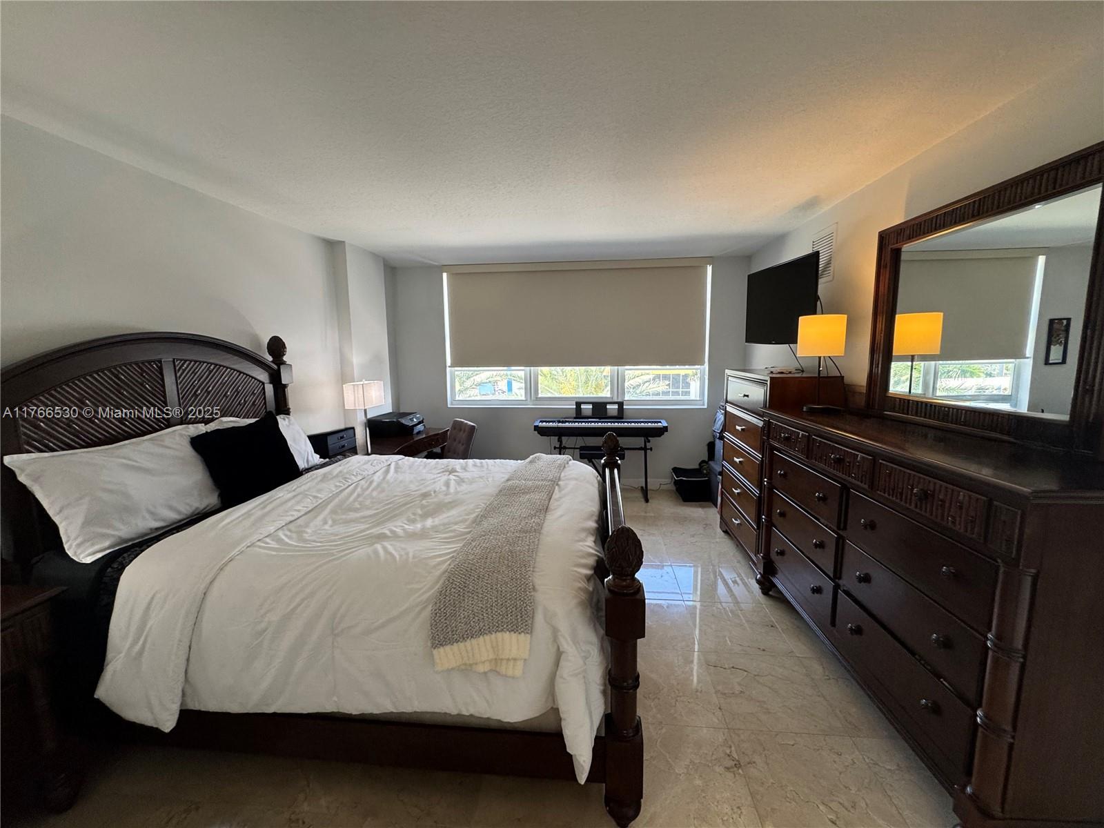 THE COLLINS CONDO - Residential