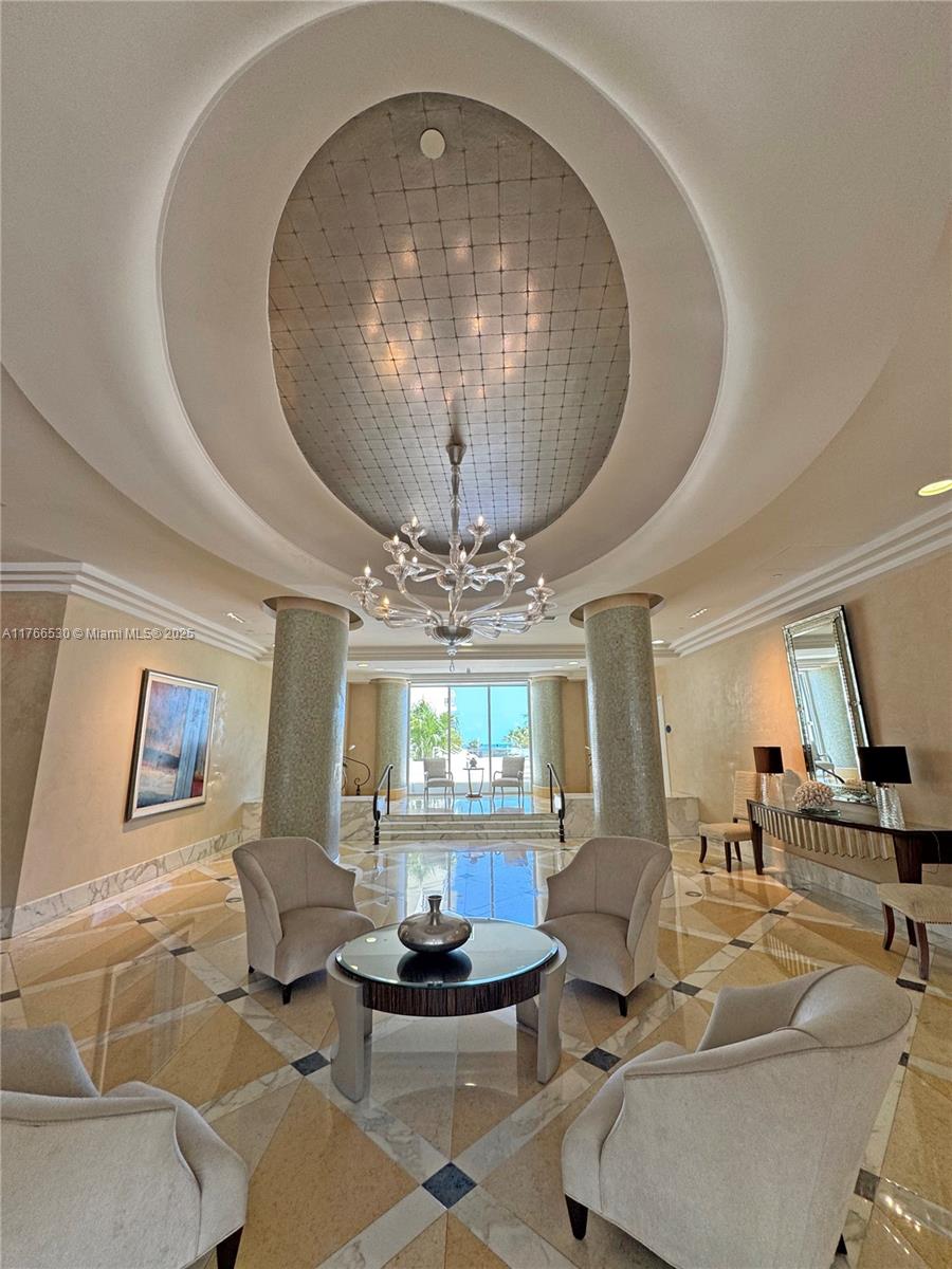 THE COLLINS CONDO - Residential