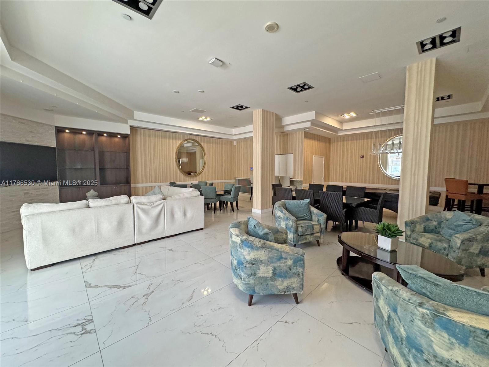 THE COLLINS CONDO - Residential