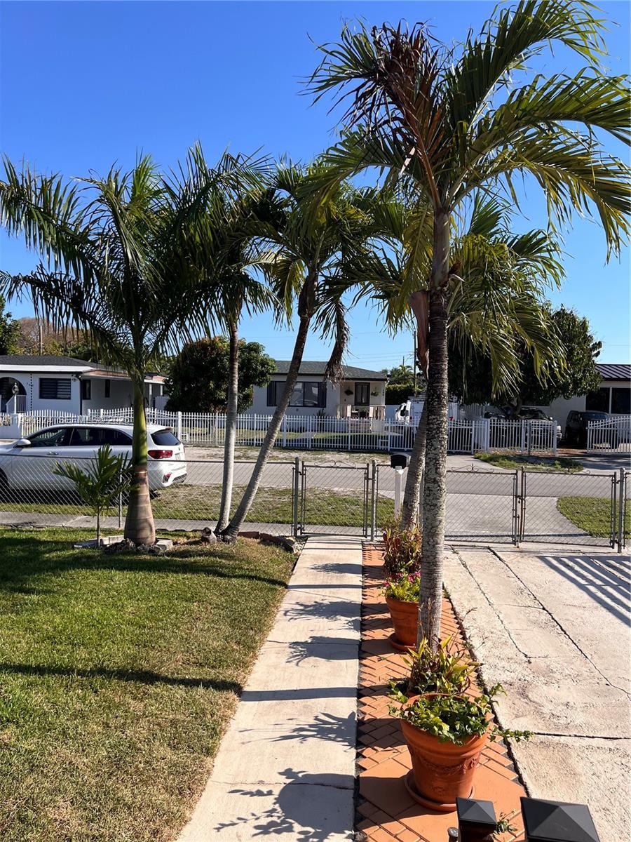 PALM ESTATES - Residential