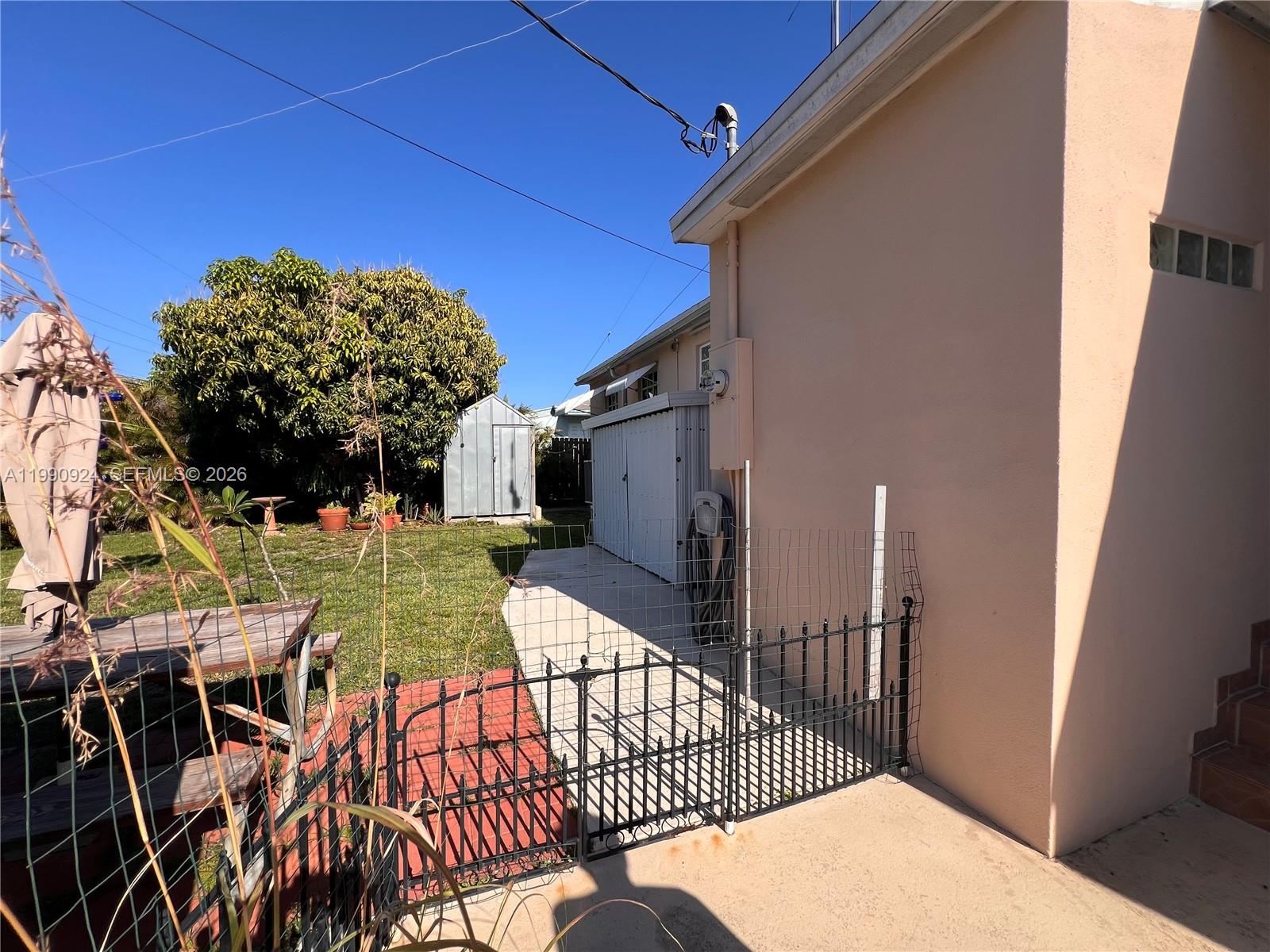 PALM ESTATES - Residential