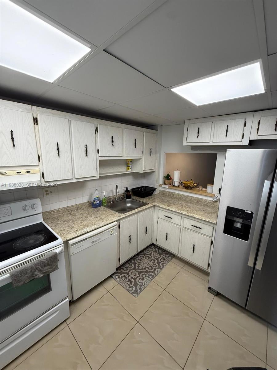 PARKSIDE TOWERS CONDO - Residential Lease