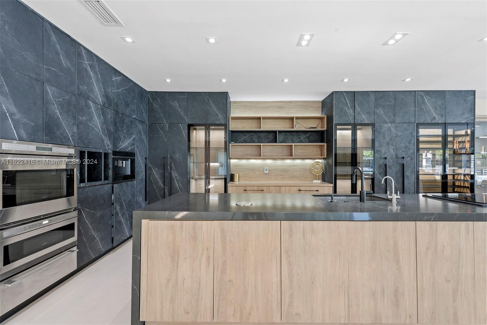GOLDEN BEACH SEC D - Residential