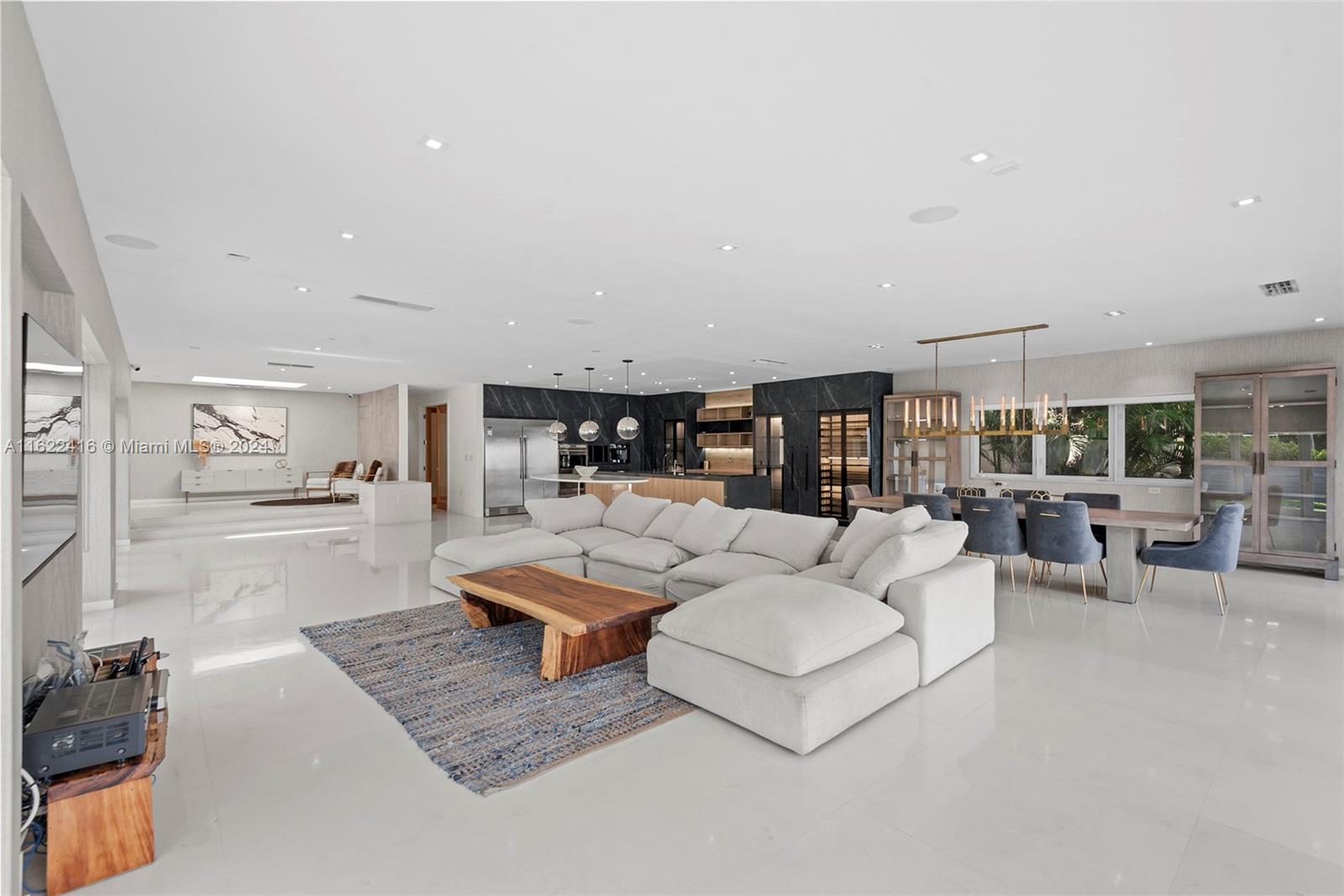GOLDEN BEACH SEC D - Residential