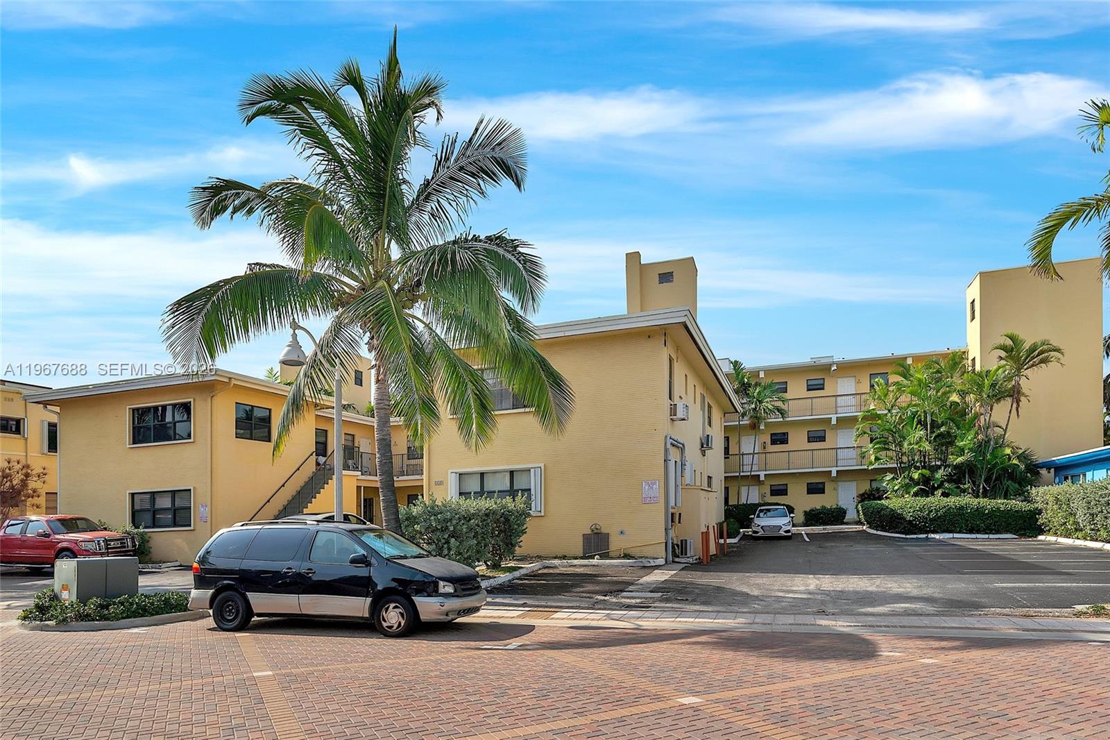 BEACH TERRACE RESORT COND - Residential