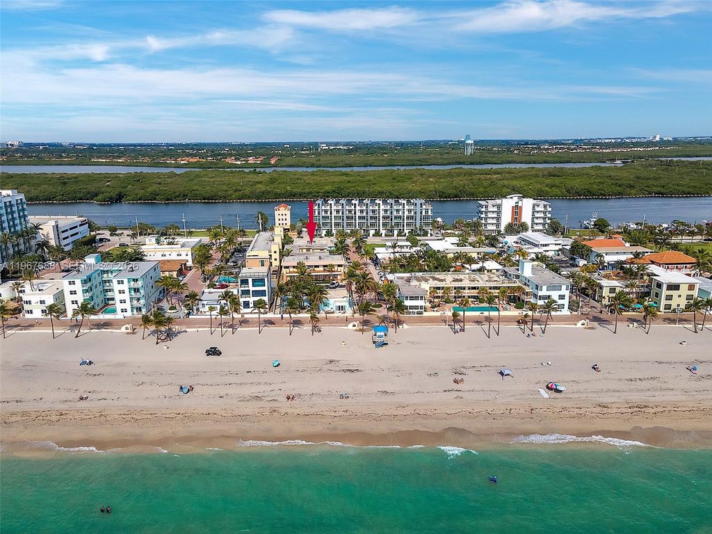 Photo of 322 Harding St #B202, Hollywood, FL 33019 (MLS # A11967688)