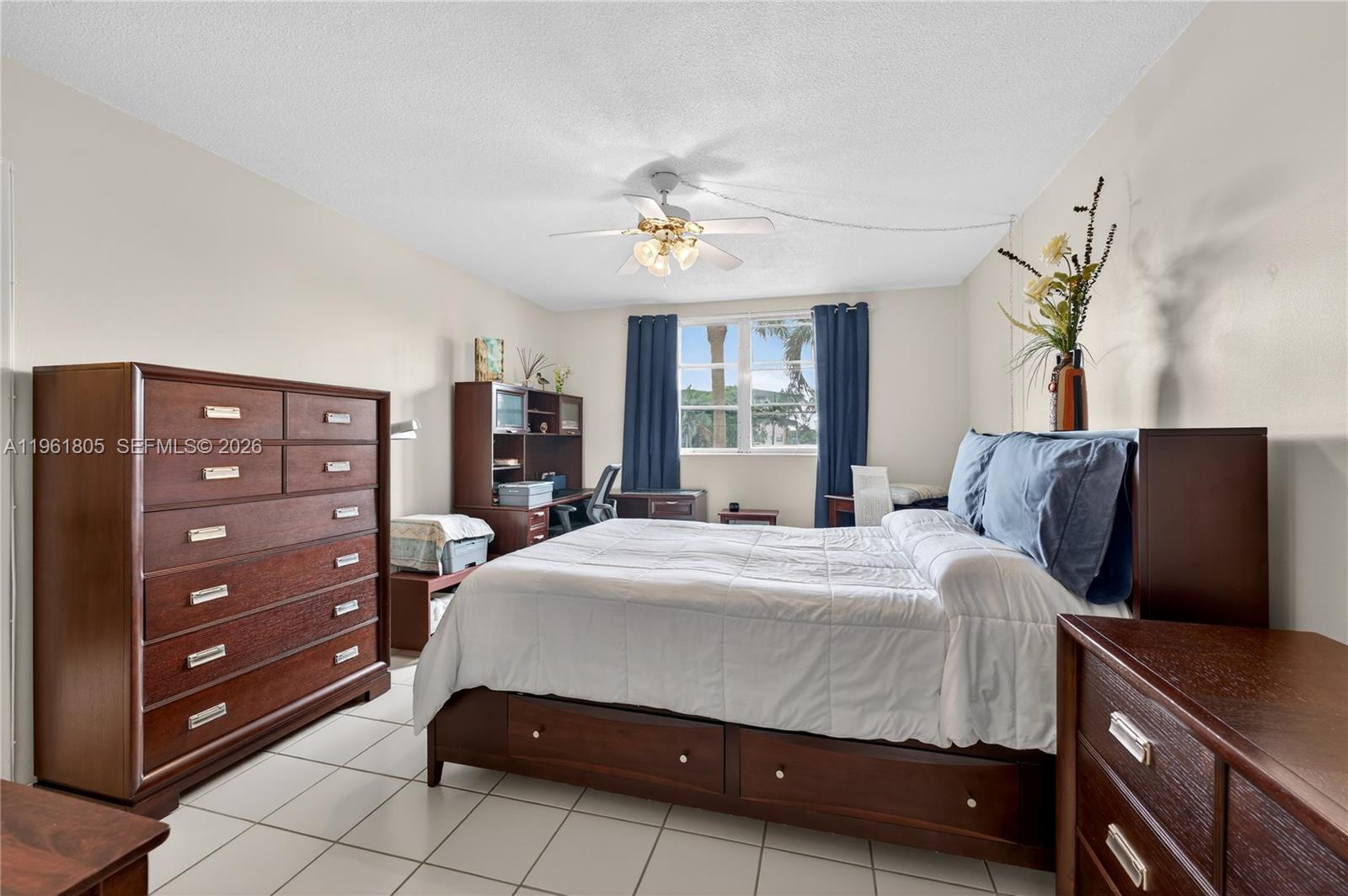 LAUDERDALE OAKS CONDO 4 - Residential