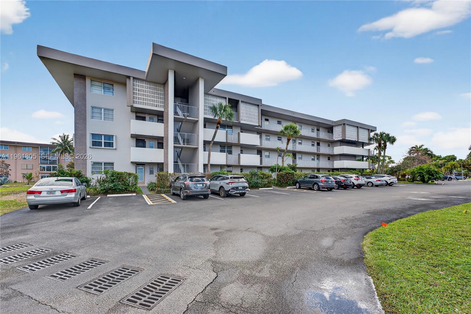 LAUDERDALE OAKS CONDO 4 - Residential